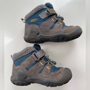 KEEN Toddlers’ Knotch Chukka Snow Boot (size 8)